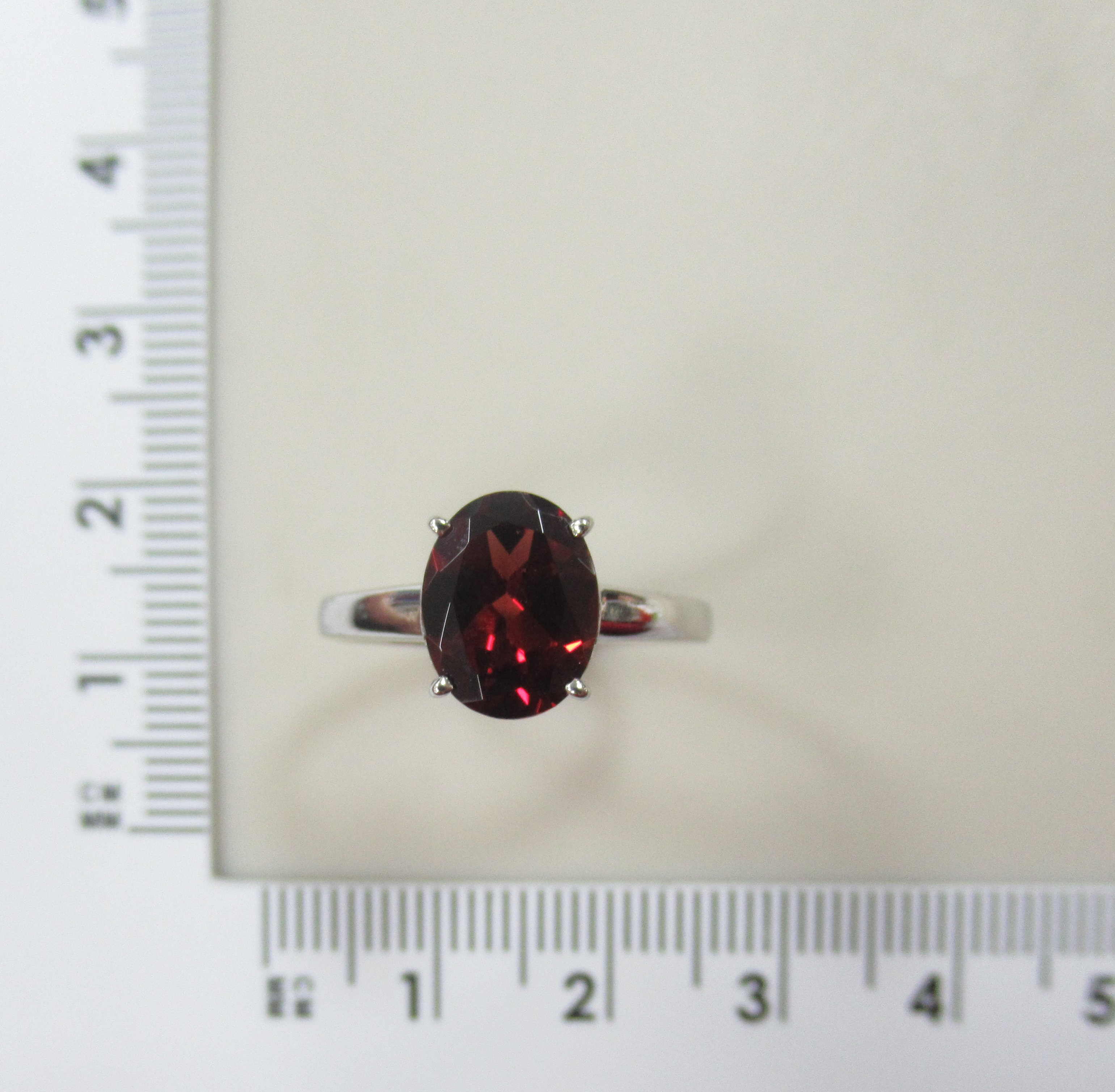 Серебряное кольцо с гранатом